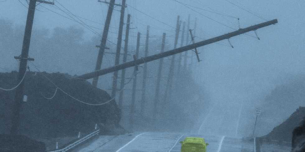 In Hawaii, a Rare Tropical Storm Leaves 200,000 Without Power